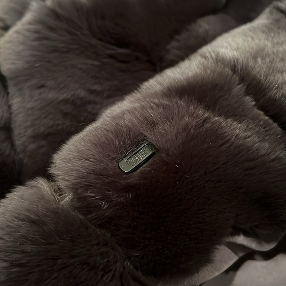 Suprema | NEW Fur Coat Size 40 ♥️Price Firm♥️ - Picture 9 of 10